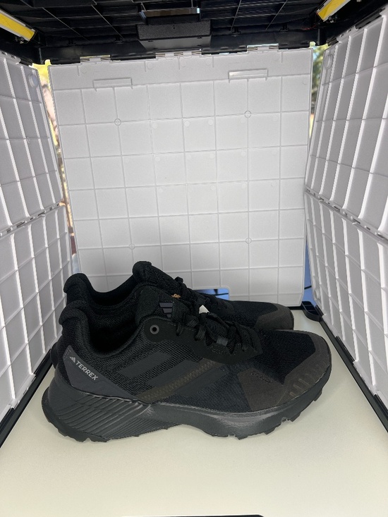 Athletic_Shoes